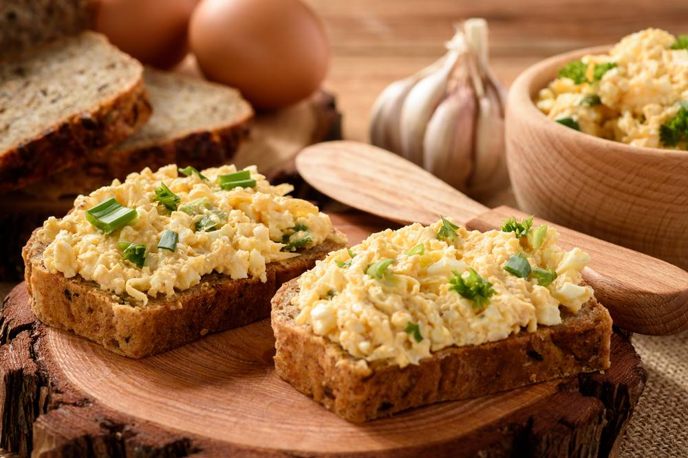 The ultimate egg spread. Instead of mayonnaise, you put melted butter in it and taste the big thing.